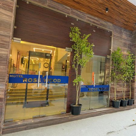 Rosewood Suites A Family Hotel Near Delhi Airport نيودلهي المظهر الخارجي الصورة