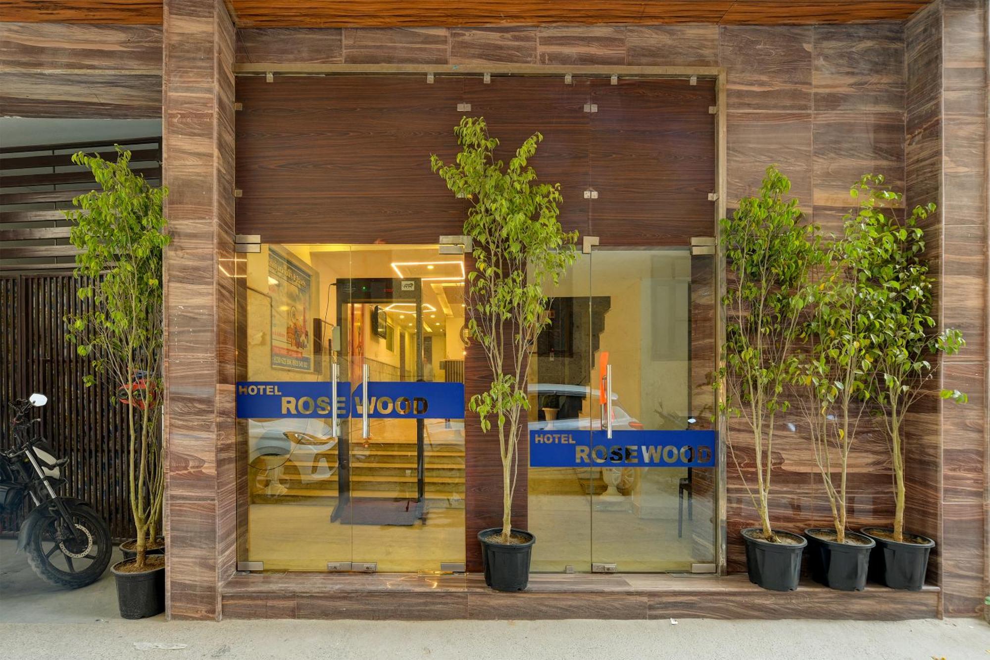 Rosewood Suites A Family Hotel Near Delhi Airport نيودلهي المظهر الخارجي الصورة